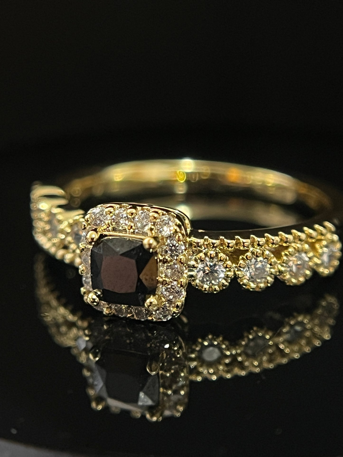 Elegant Black Rhinestone Ring