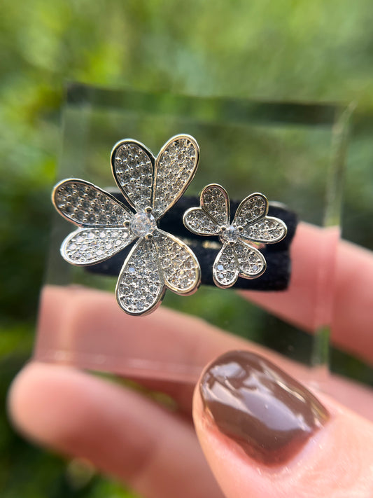 Double Clover Ring