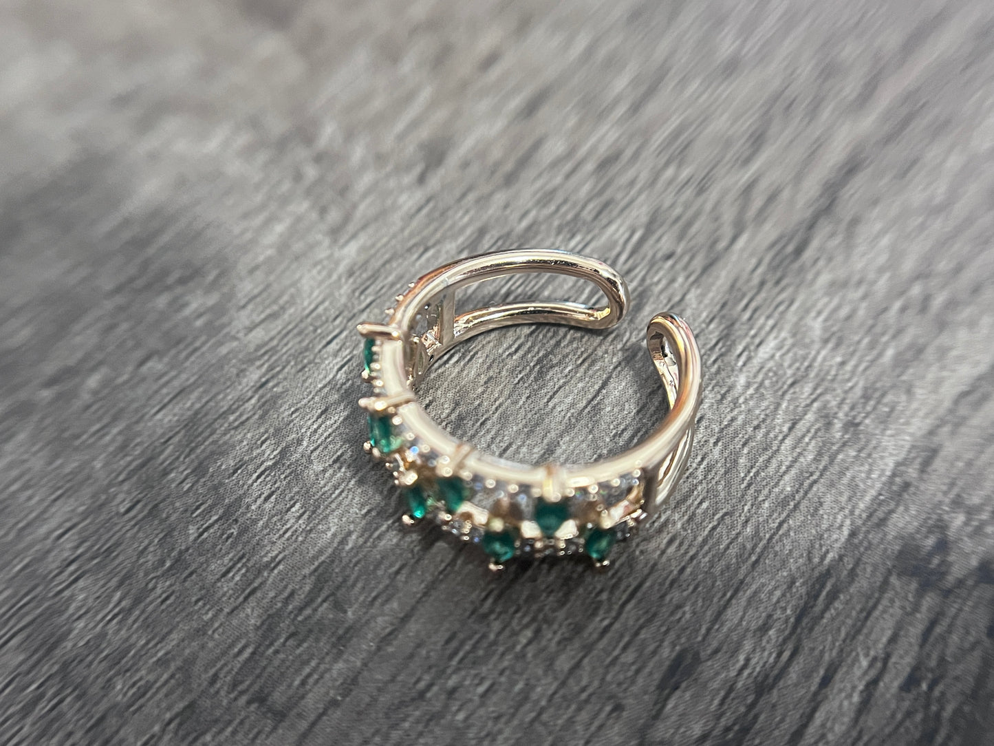 Elegant Emerald Green Diamond Band