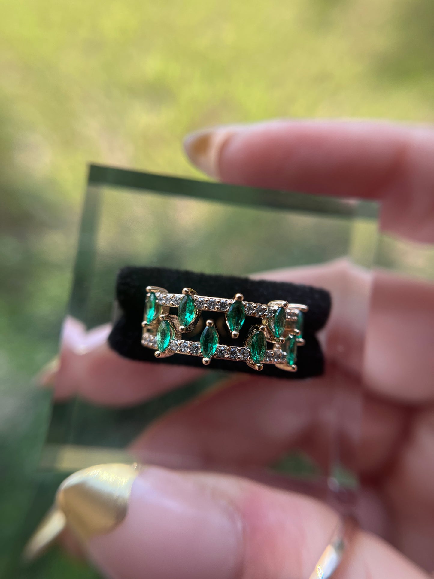 Elegant Emerald Green Diamond Band