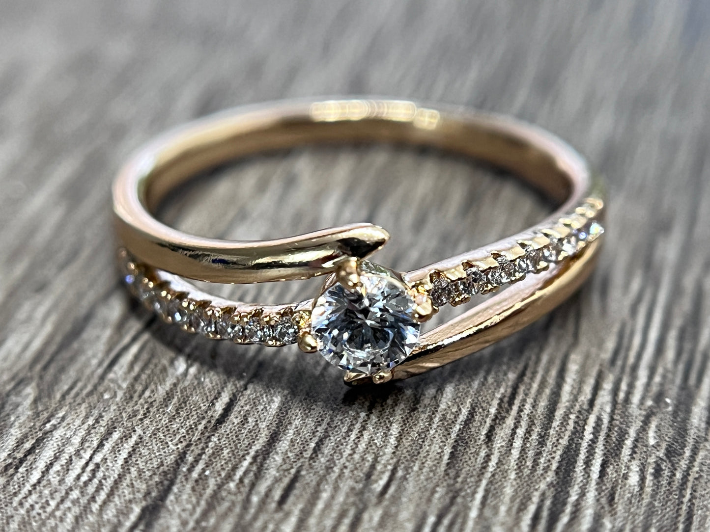 Tension Cut Round Diamond Ring