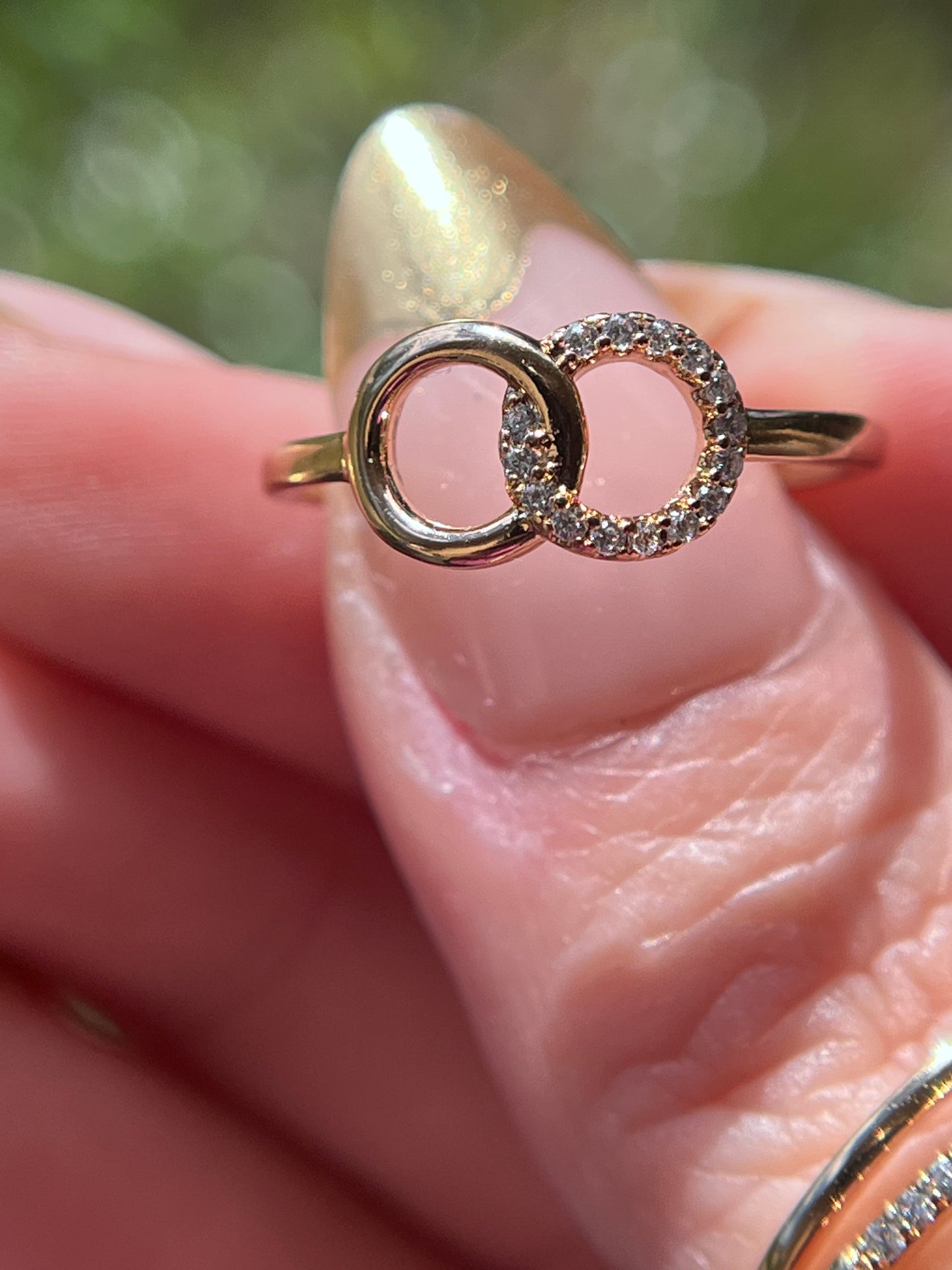 Overlapping Circle Diamond Ring