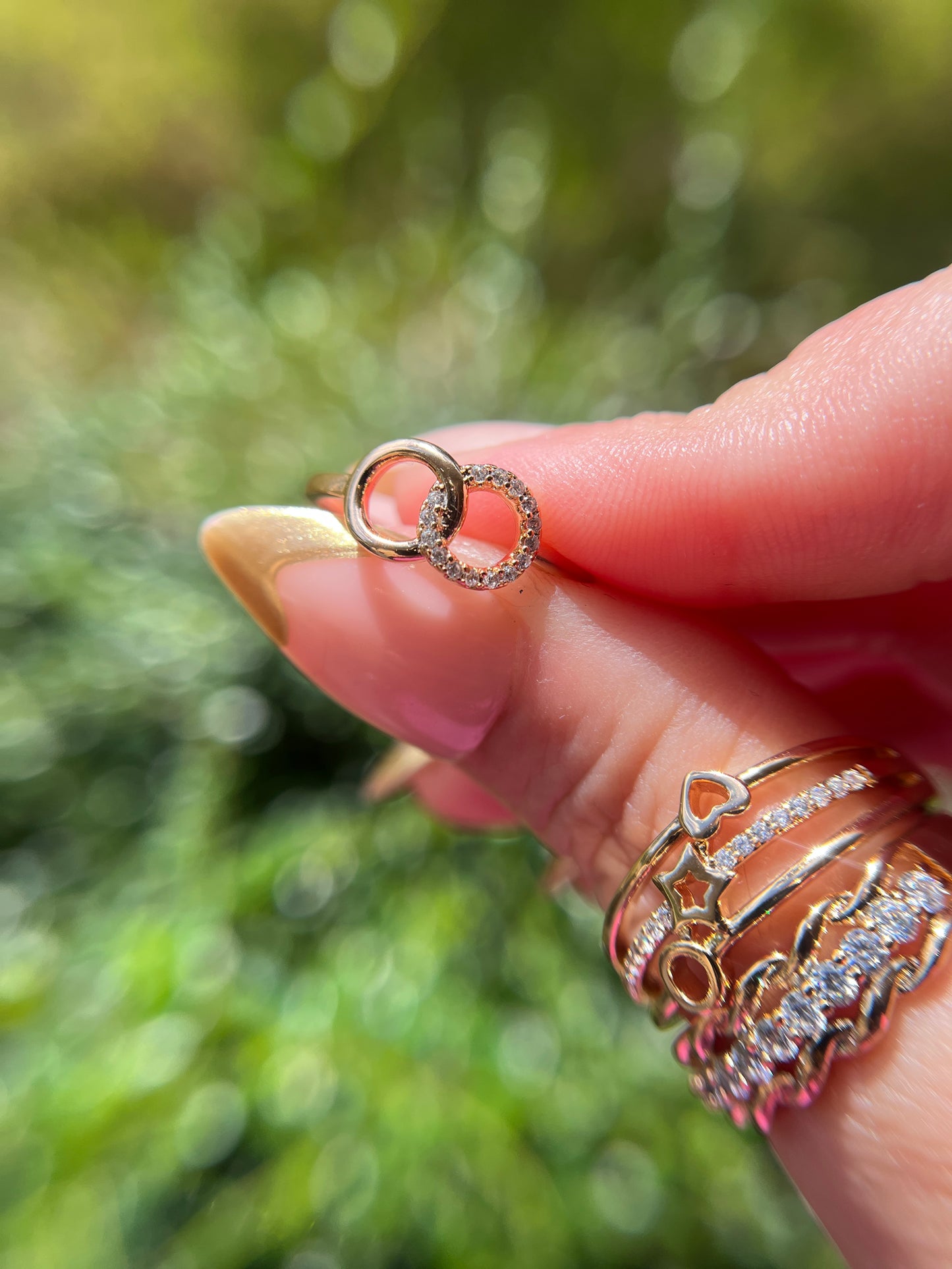 Overlapping Circle Diamond Ring