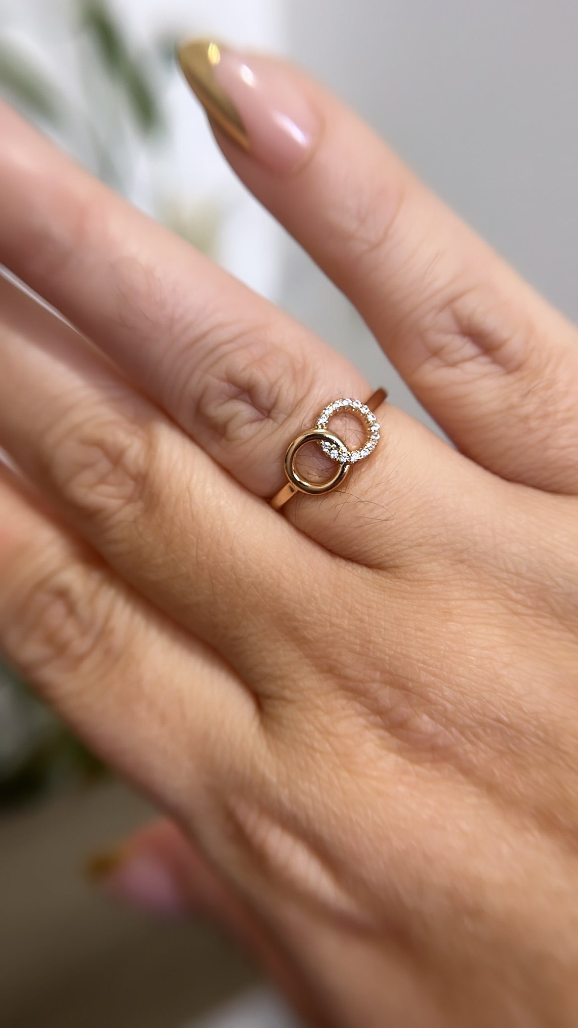 Overlapping Circle Diamond Ring