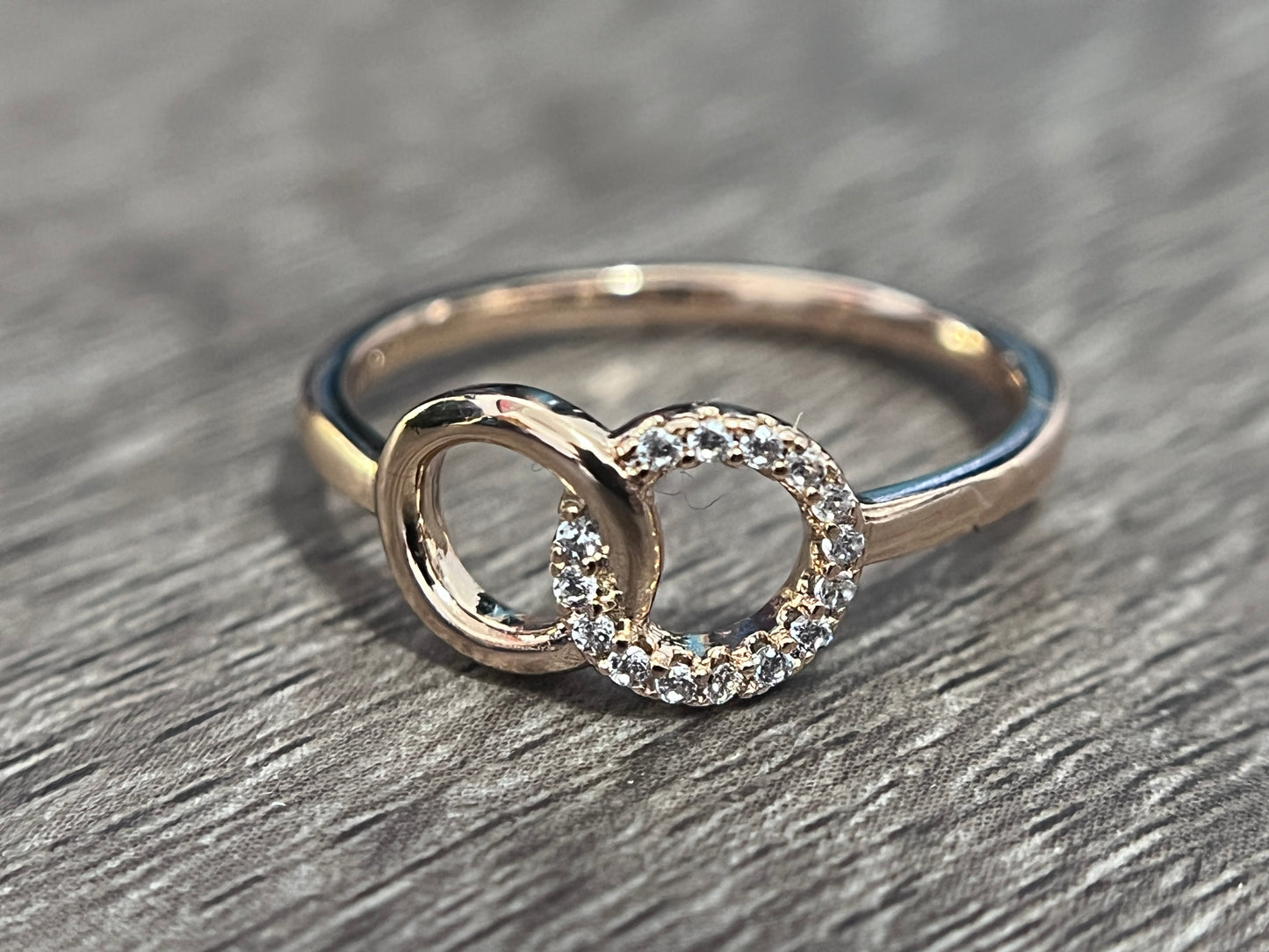 Overlapping Circle Diamond Ring