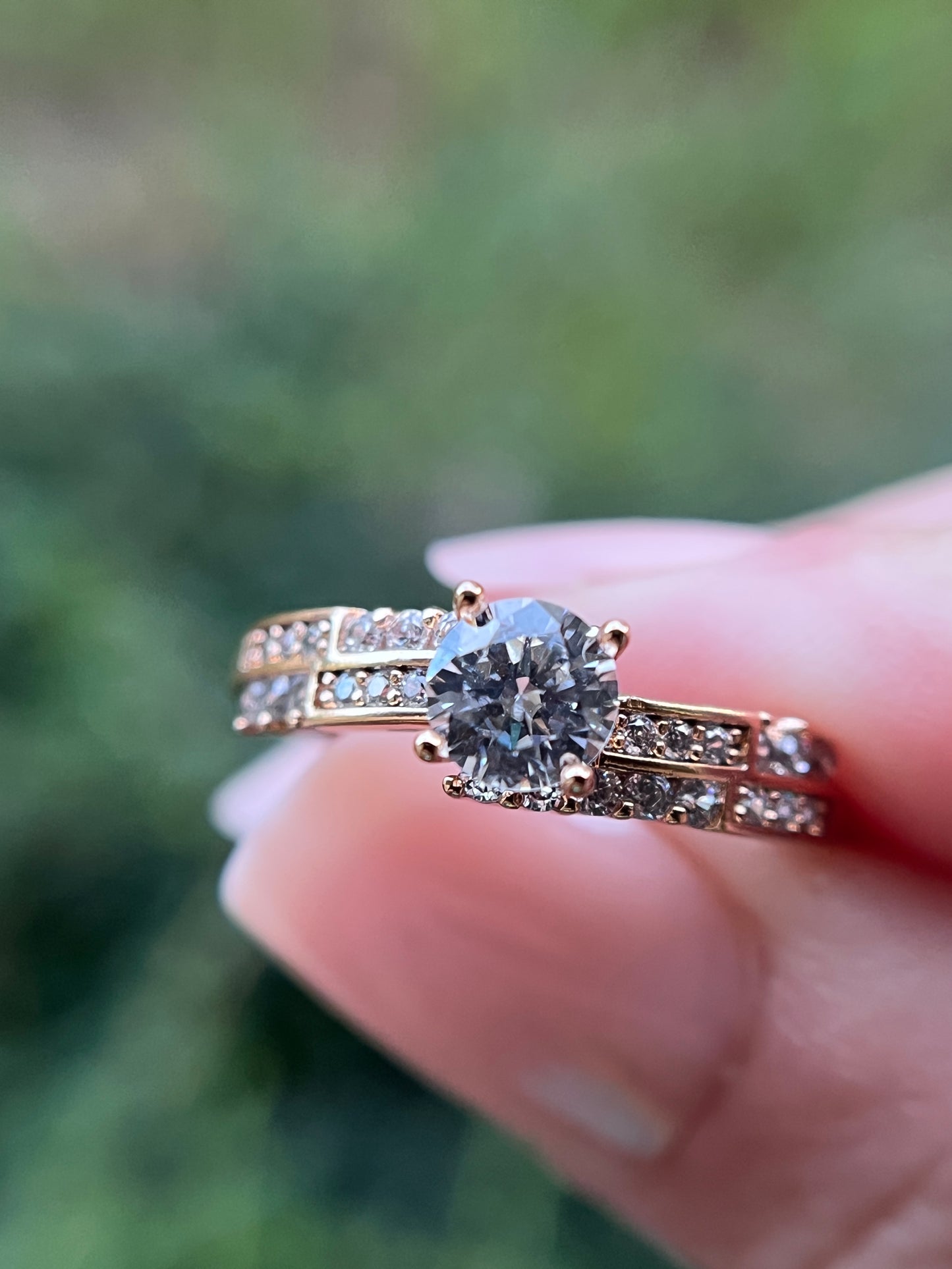 Round Diamond Promise Ring