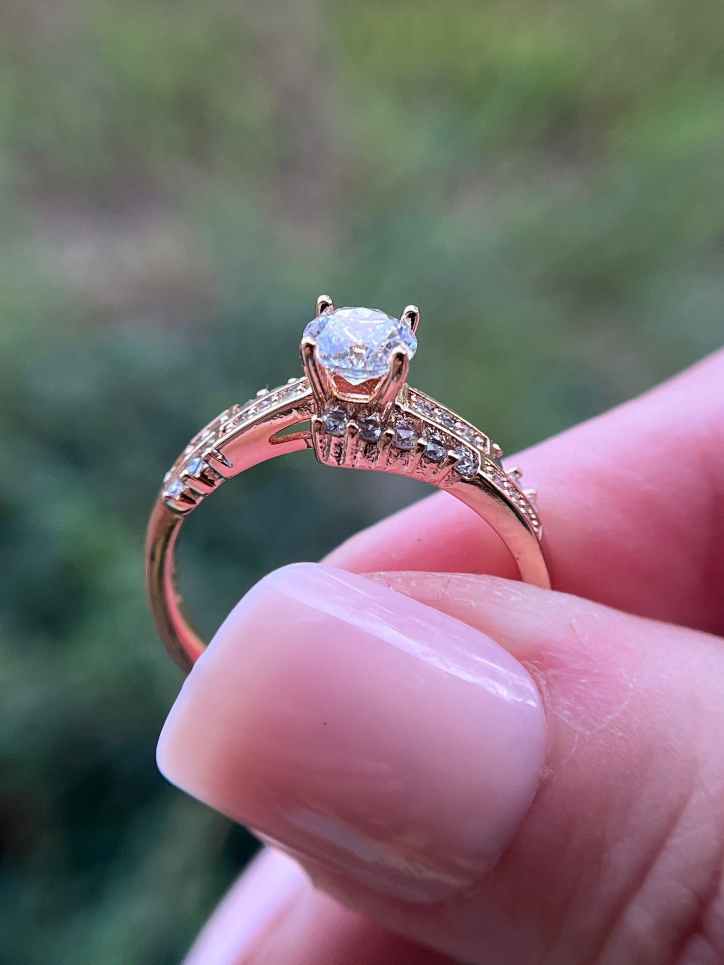 Round Diamond Promise Ring